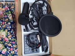 bm800 condenser microphone black color bilkul new he Thora SA use he