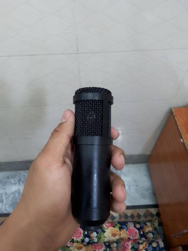 bm800 condenser microphone black color bilkul new he Thora SA use he 3