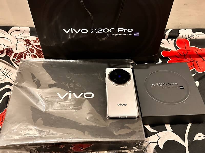 Vivo X200 Pro Offical warranty Brand new with gifts 0