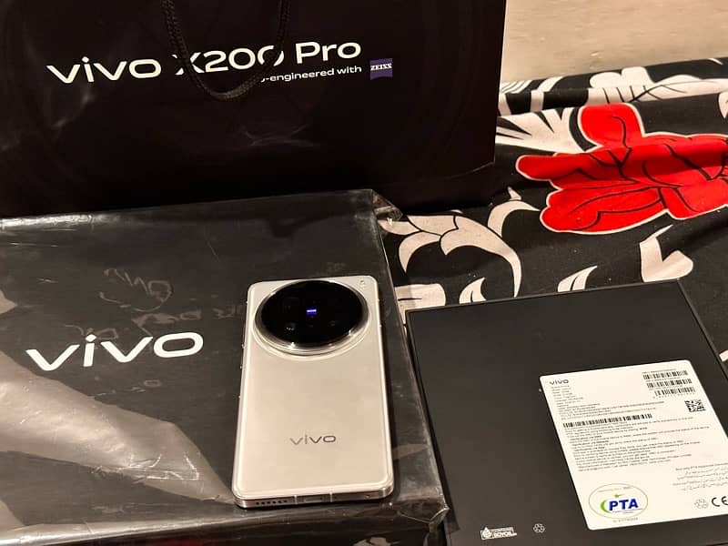 Vivo X200 Pro Offical warranty Brand new with gifts 2