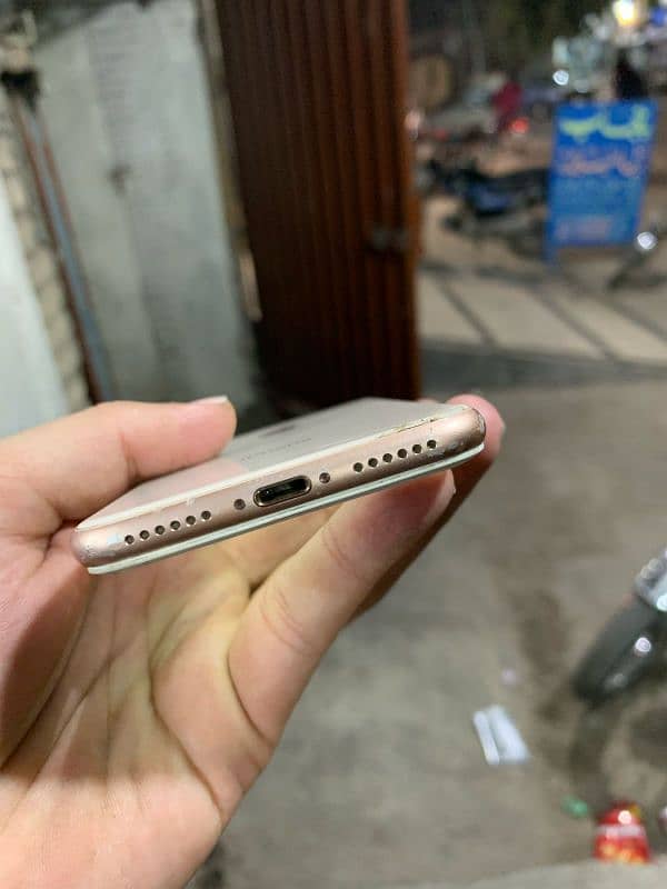 IPHONE 8 NON PTA JUST BACK CRACK 4