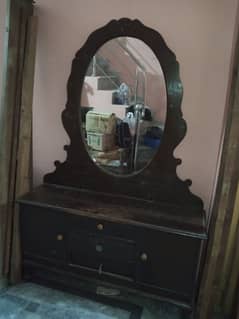 Dressing table