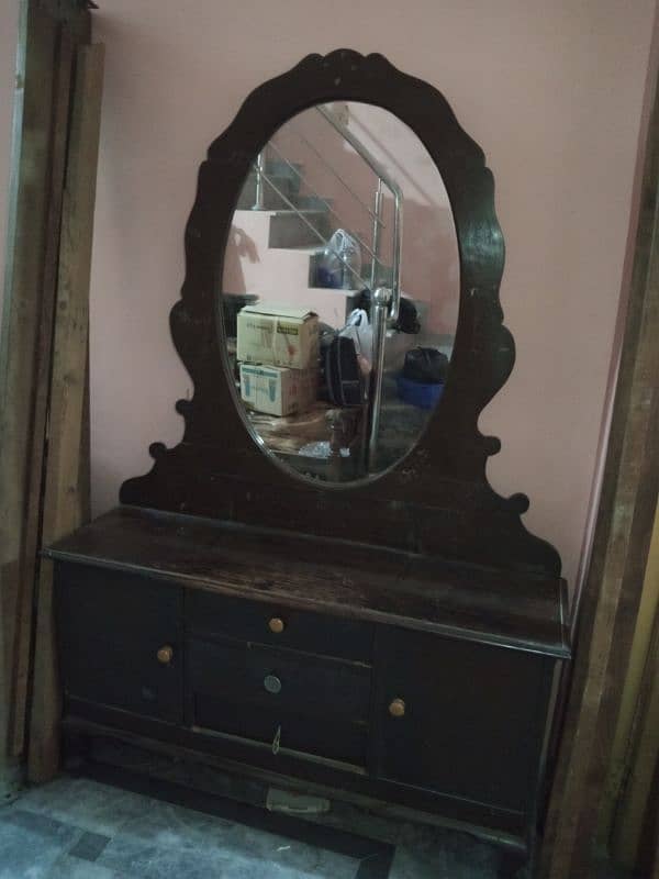 Dressing table 0