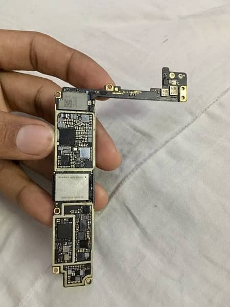 iPhone 8 Plus board 0