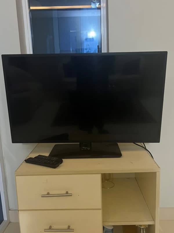 led 42 inches used but in a very good condition 1