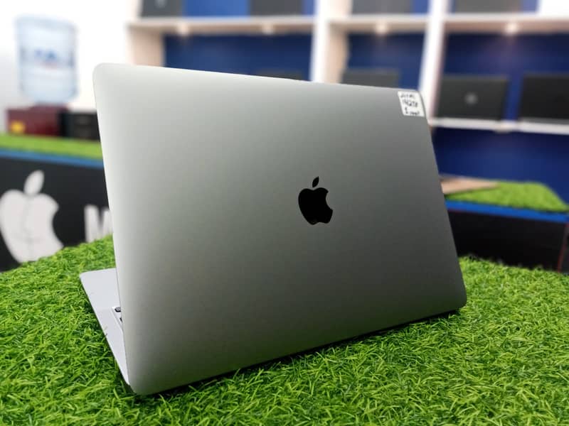 Macbook air M1 8/256 0