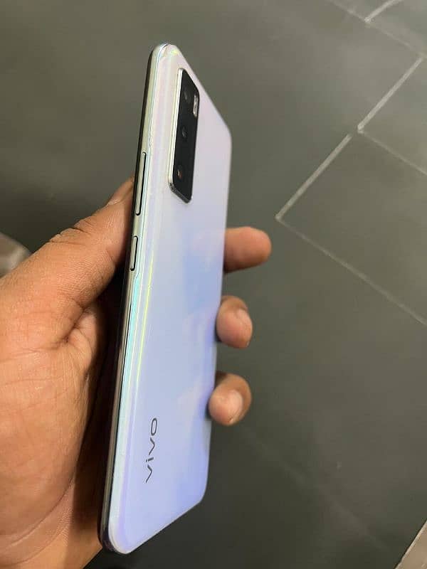 vivo v20se 8/128gb with box charger 4