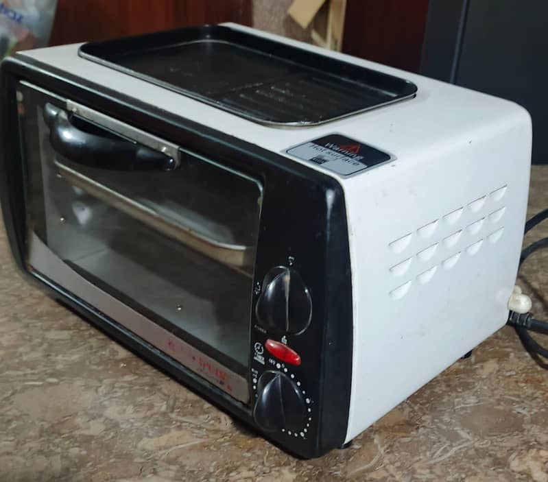 Westpoint WF-1000D - Toaster Oven - White & Black - 800 Watts 3