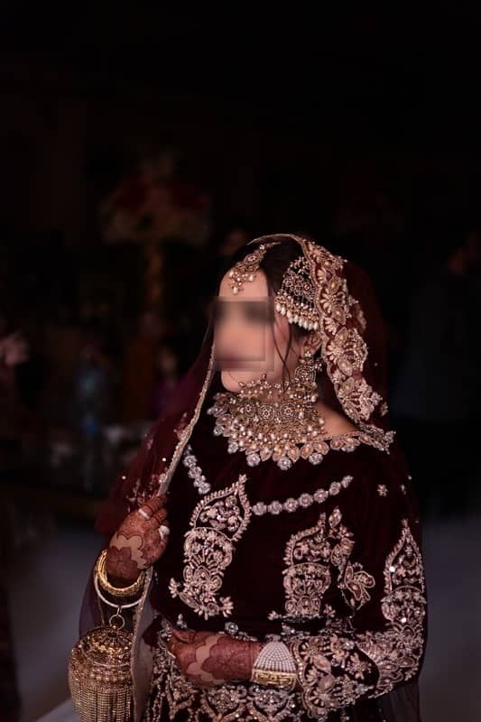 Maroon velvet bridal dress and Kashees jewellery 2