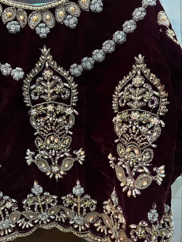 Maroon velvet bridal dress and Kashees jewellery 4