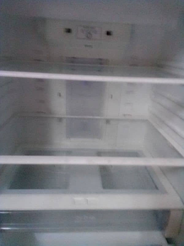 lg refrigerator good working condition 3