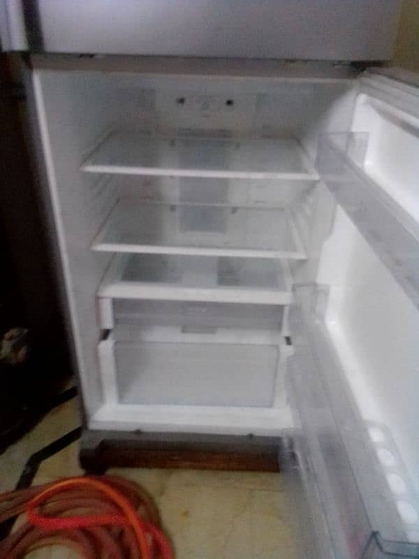 lg refrigerator good working condition 4