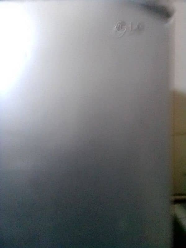 lg refrigerator good working condition 5