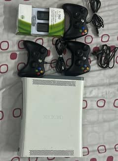 Xbox 360 Jasper model with 320gb hard drive with 3 controllers