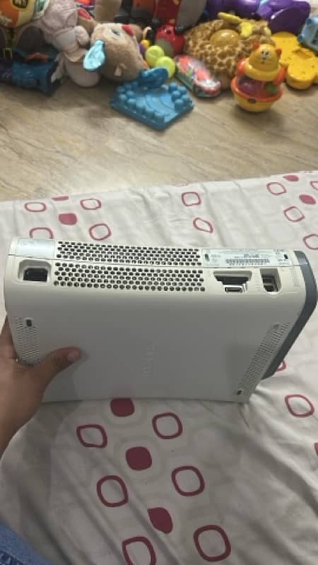 Xbox 360 Jasper model with 320gb hard drive with 3 controllers 1