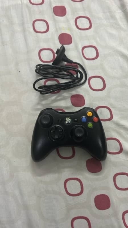 Xbox 360 Jasper model with 320gb hard drive with 3 controllers 5