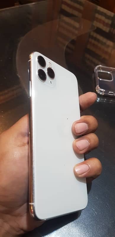 iPhone 11 pro max (LLA model) 3