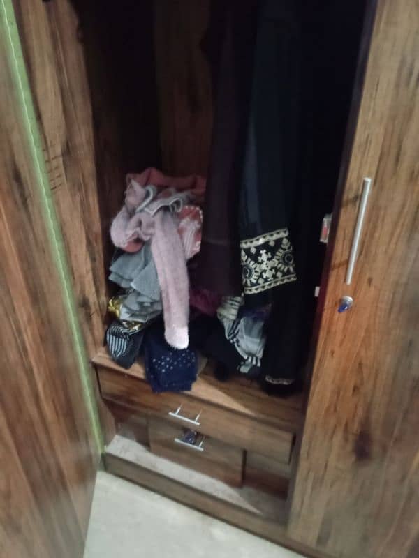 Wardrobe Cupboard ALMAARI.  6.5x4 feet 3