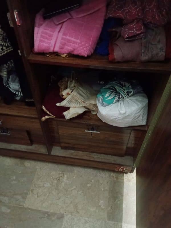 Wardrobe Cupboard ALMAARI.  6.5x4 feet 6