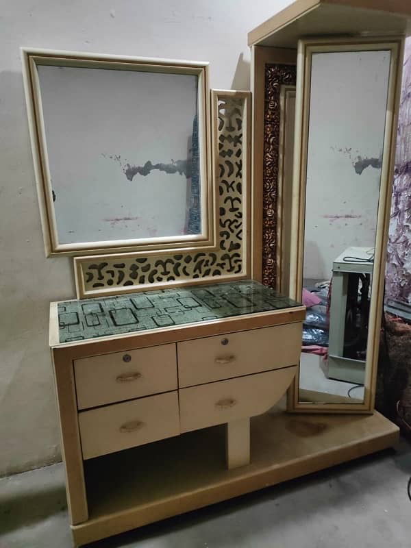 dressing table 0