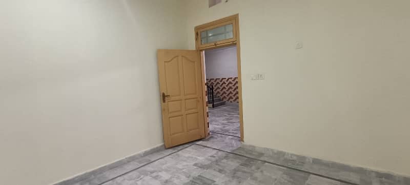 Prime Location Gulberg House Sized 3 Marla Is Available 35