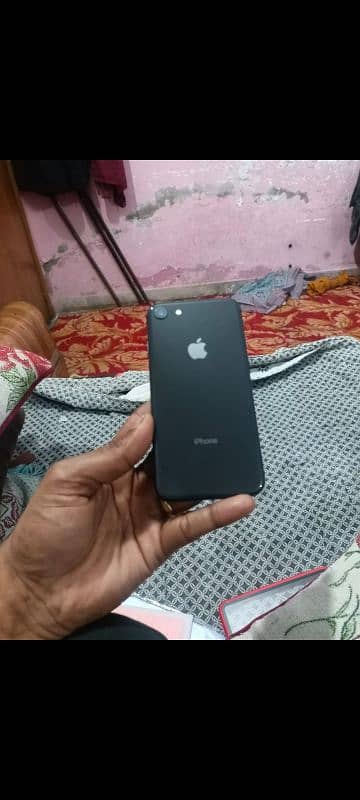 I phone 8 forsale urgent 7