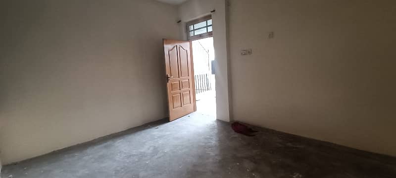 Prime Location Gulberg House Sized 3 Marla Is Available 44