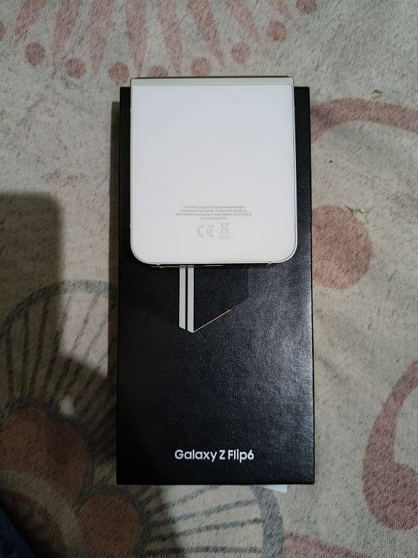 Samsung Galaxy Z flip 6 Complete box 4