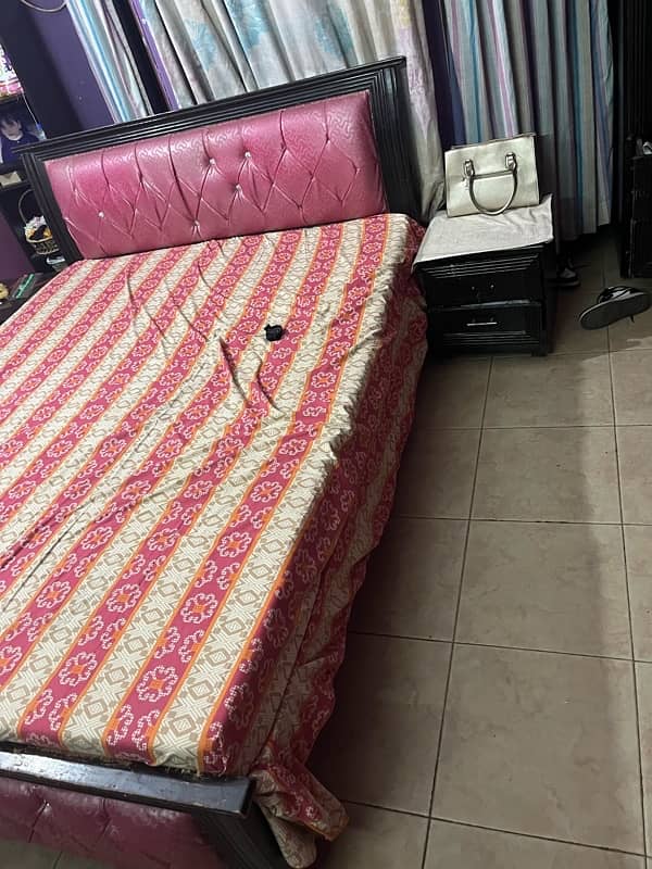 Queen size bed with mattress side table and dressing table 5