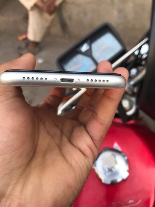 all ok non PTA jv iPhone XR  10 by 10 condition 2