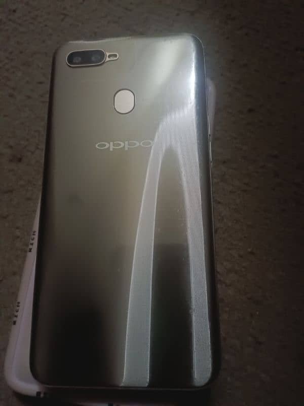 Oppo A7 3GB / 64GB 1