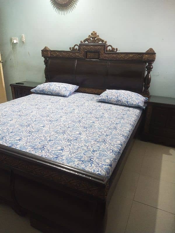 bed side tables mattress and dressing table 3