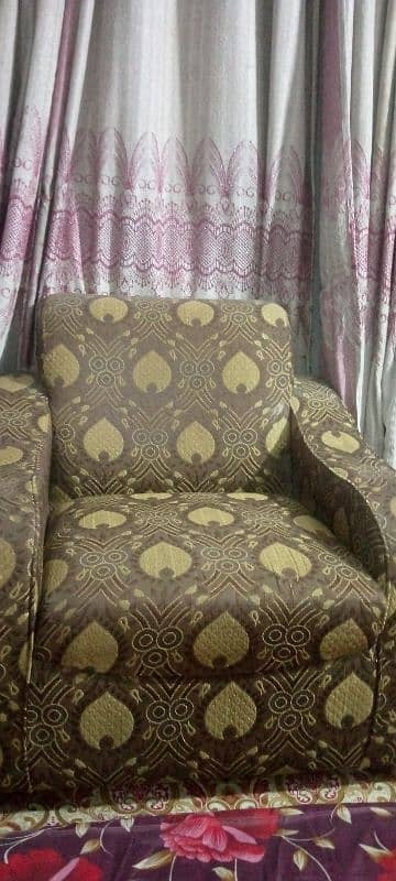 7 seater Sofa set . Good condition  no damage no foam issue . 2