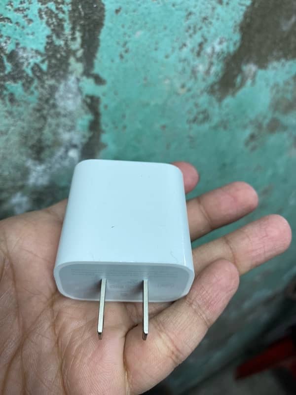 Apple 20W USB-C Original Charger (2-Pin) – Genuine & Perfect Condition 3