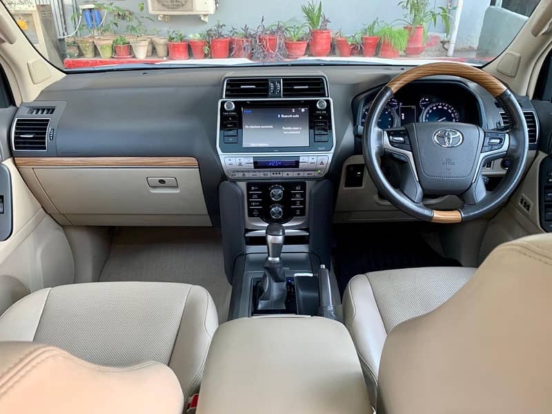 Toyota Land Cruiser Prado VX. L 2019 16