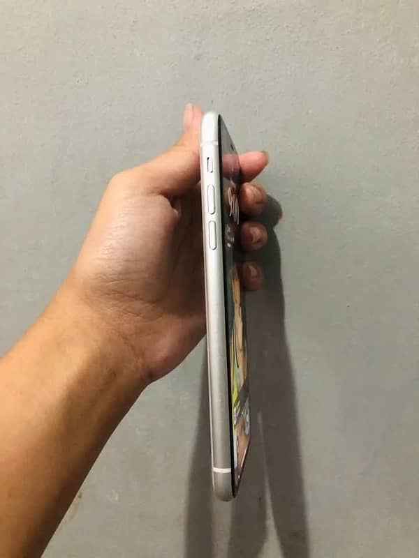 iPhone XR (FU) 2