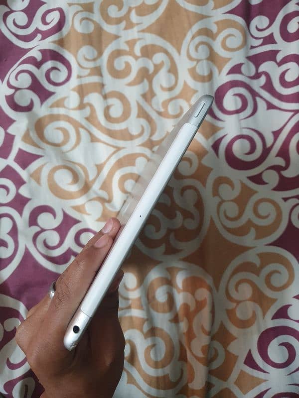 Ipad 6th Generation  Urgent Sell 1