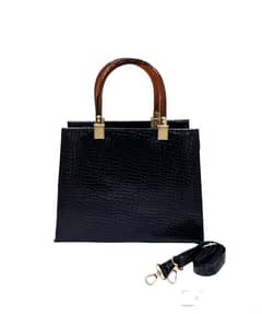 hand bag zada use ma NH hai achi condition ma hai
