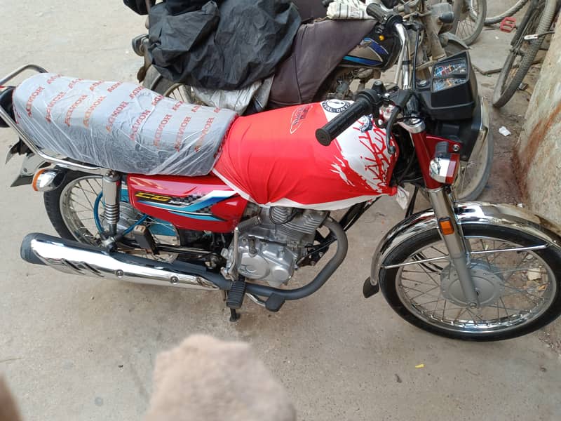 Only today offer 208000/- Honda CG 125 slightly used 4