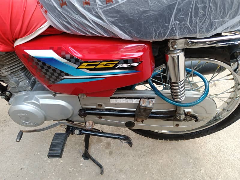 Only today offer 208000/- Honda CG 125 slightly used 9