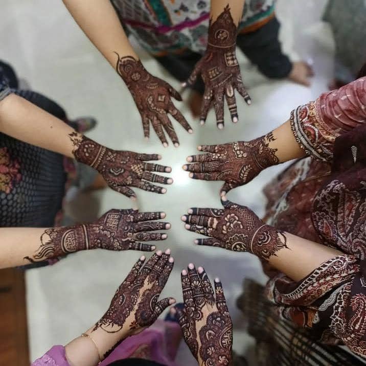 Professional mehndi artist. 1