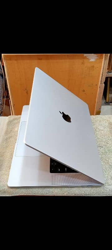 MacBook M1 Max 2021 32GB 1TB 16" Display Silver Color MK1H3LL/A 11