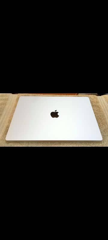 MacBook M1 Max 2021 32GB 1TB 16" Display Silver Color MK1H3LL/A 14