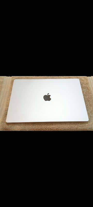 MacBook M1 Max 2021 32GB 1TB 16" Display Silver Color MK1H3LL/A 15