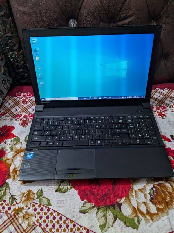 Toshiba laptop       (0332-0037723) 1