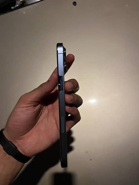 urgent iphone 13 pro max with box 1