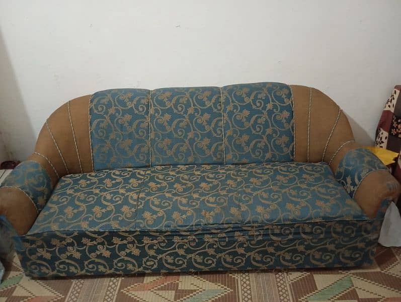 3 Seater sofa With 2 Cushions. 1