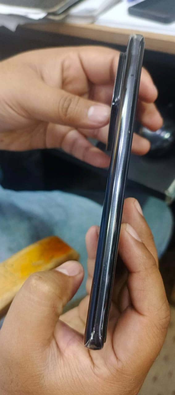 Mi 11 ultra Curved display gamming phone 3