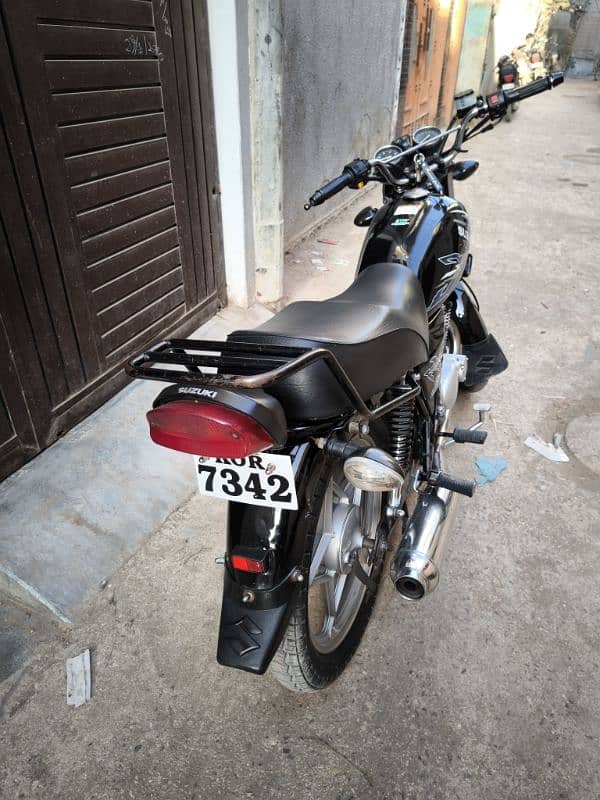 Suzuki Gs150se 4