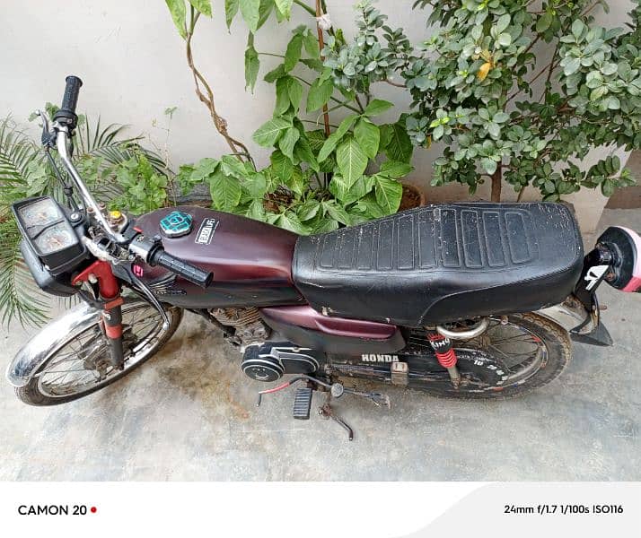 Honda 125 model 2014 A red colour good condition documents complete 3